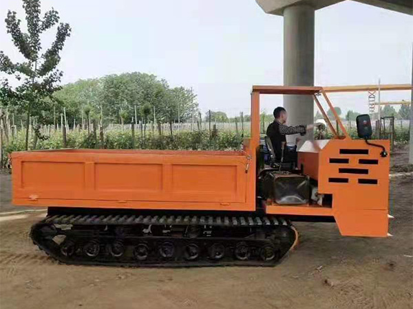 矿用运输车